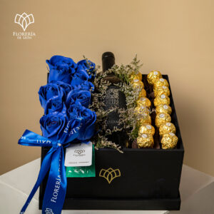 Caja con Rosas, Chocolate y Vino