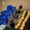 Caja con Rosas, Chocolate y Vino - Imagen 2