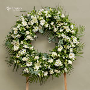 Corona grande de flores blancas