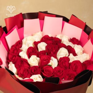 Alternative view of Ramo 50 rosas bicolor