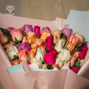 Alternative view of Ramo 50 rosas pastel