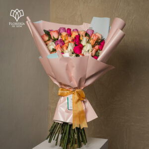 Ramo 50 rosas pastel