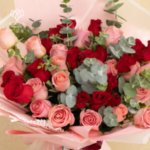 Alternative view of Ramo 36 rosas bicolor