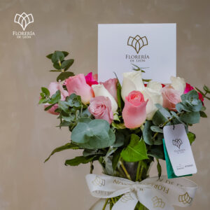 Alternative view of Florero Virginia (18 ROSAS)